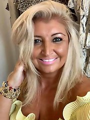 Shocking experienced strumpet shows her tricks