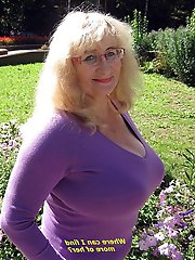 Glamour experienced milfs like oral sex so much