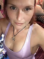 Raunchy old momma is having fun